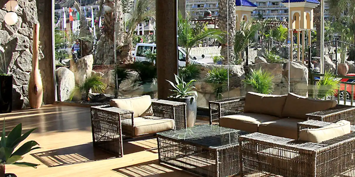 Lounge/Entrance